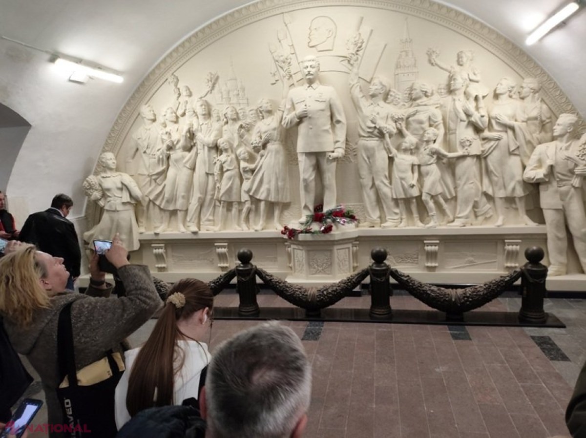 Statuia lui Stalin reapare în metroul din Moscova, stârnind controverse și critici