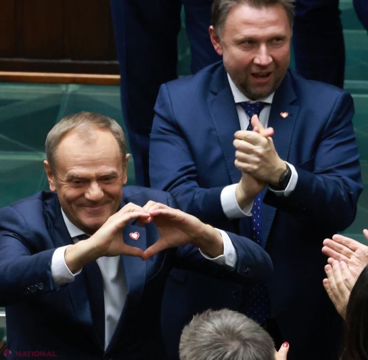 Donald Tusk îl felicită pe Nicușor Dan cu un mesaj emoționant în trei limbi: „Trăiască România liberă!”