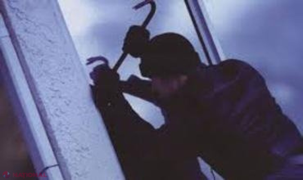 Bătrână din Rezina, JEFUITĂ: Hoții au cheltuit toți banii într-o singură zi pe țigări și băutură