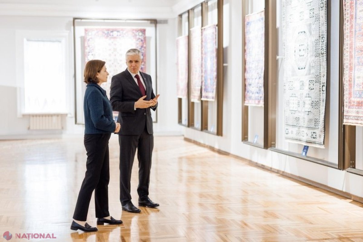 Maia Sandu vizitează expoziția de covoare azere de Ziua Independenței Azerbaidjanului, simbol al dialogului intercultural și al relațiilor bilaterale strânse