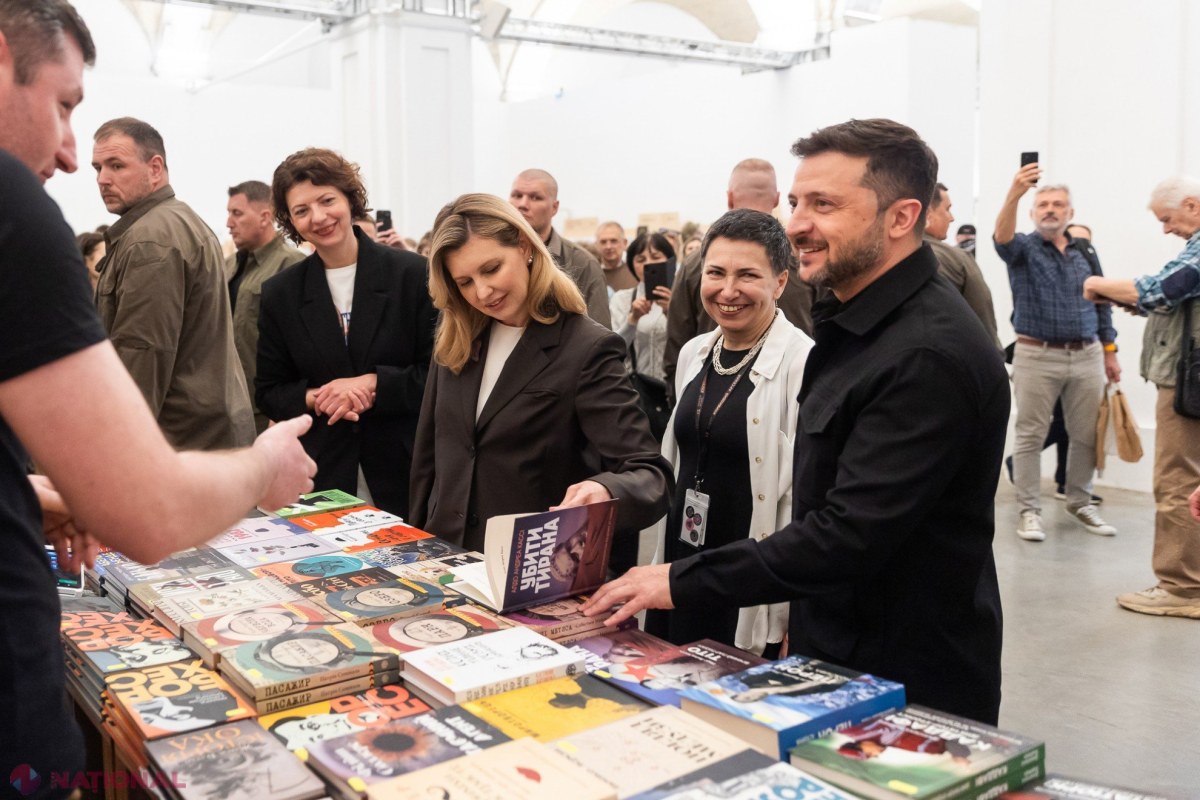 Zelenski și prima doamnă au achiziționat cartea „Ucideţi tiranul” la un târg de carte din Kiev, un gest simbolic?