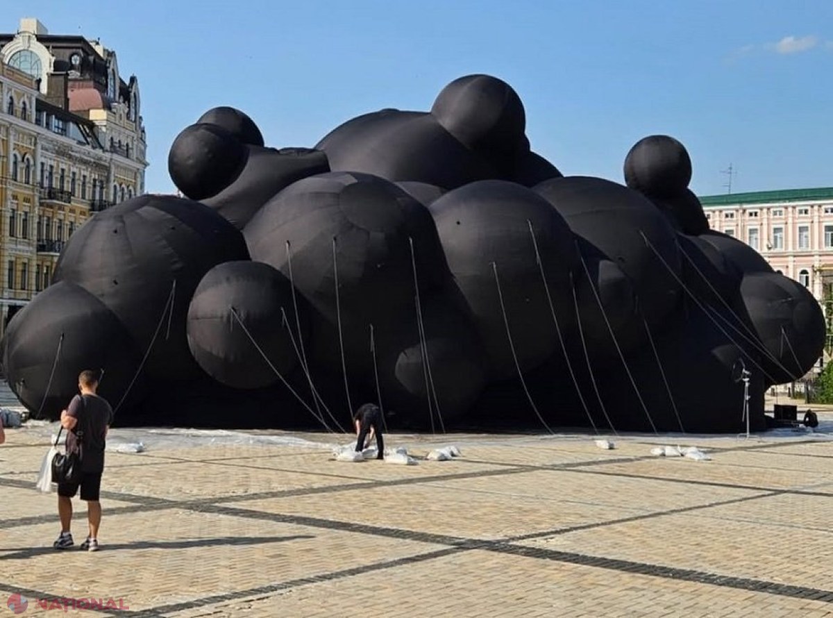 „Norul Negru” impresionează Kievul înainte de a ajunge la festivalul Burning Man, simbolizând războiul din Ucraina