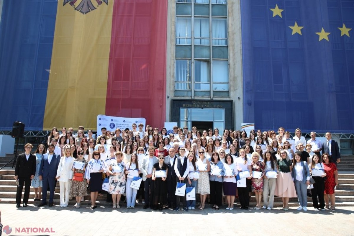 Elevi și profesori din Moldova, onorați pentru excelența la olimpiadele de Limba Română și Istorie