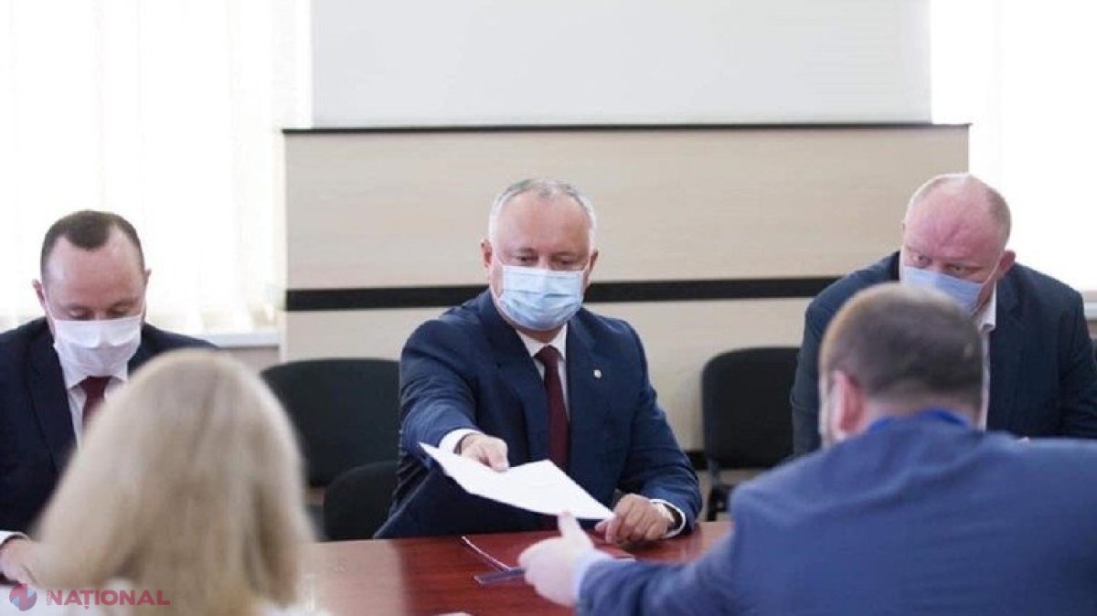Un membru al echipei de colectare a semnăturilor pentru Dodon, cercetat penal de CNA pentru luare de mită