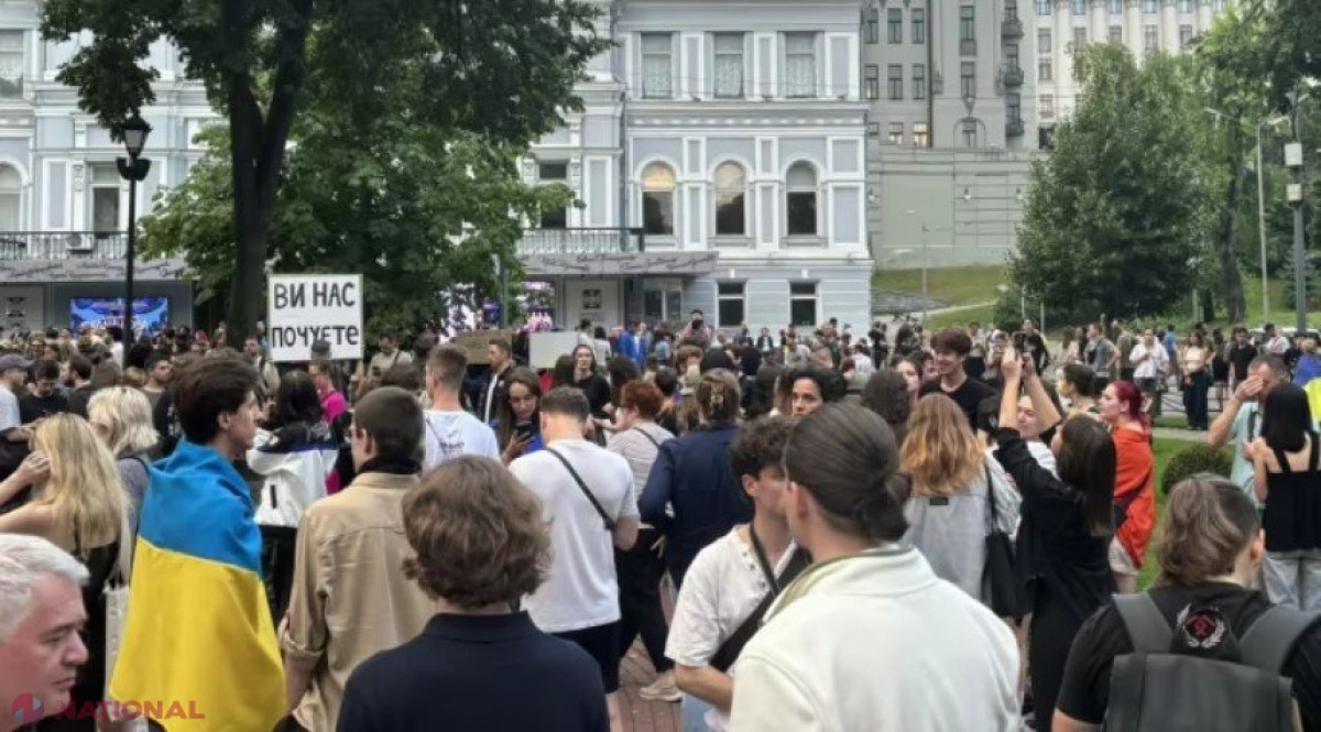 Indignare în Ucraina: Zelenski adoptă legea ce subordonează agențiile anticorupție, declanșând proteste masive în Kiev și alte orașe