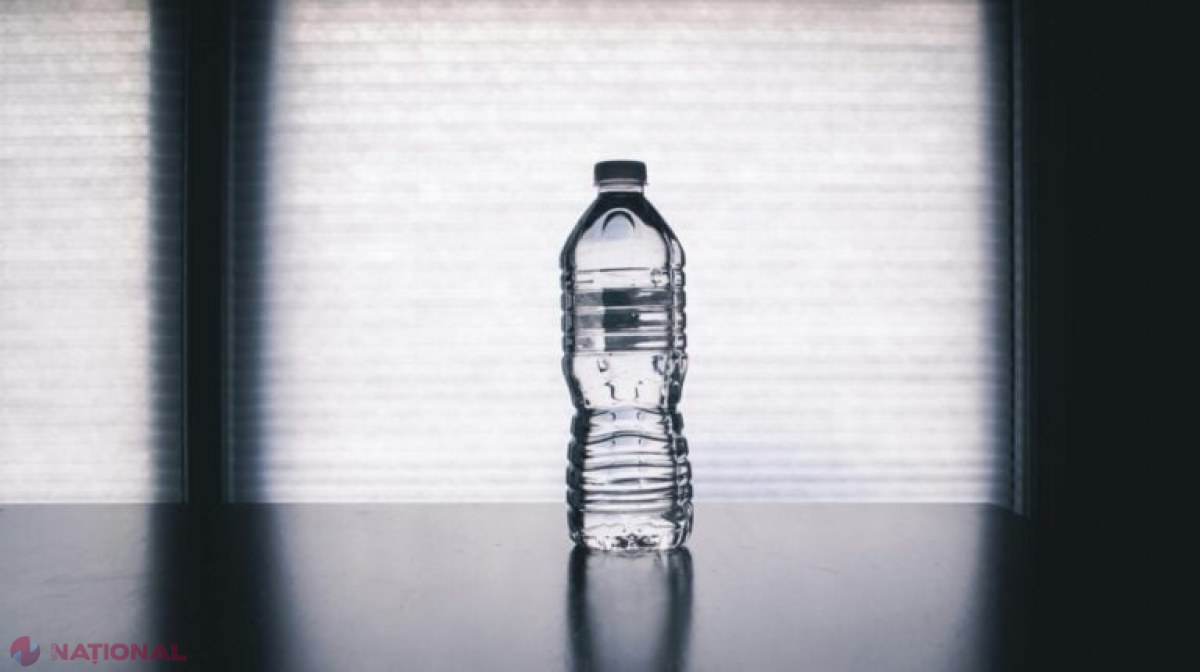 Cercetătorii avertizează împotriva consumului de apă din sticle de plastic uitate în mașină: riscurile sunt reale!