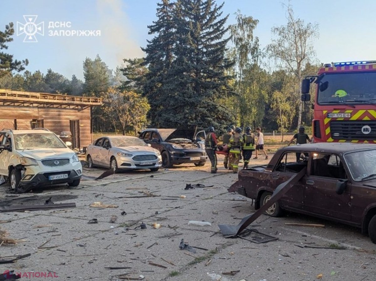 Atac devastator în Zaporojie: cel puțin doi morți și 12 răniți, inclusiv copii, în urma bombardamentelor rusești. Zelenski denunță actul brutal drept tactică de intimidare.