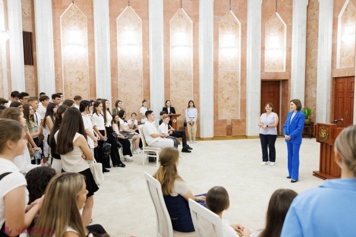 Maia Sandu se întâlnește cu elevi găgăuzi și bulgari, participanți la Tabăra de limbă română din Iași