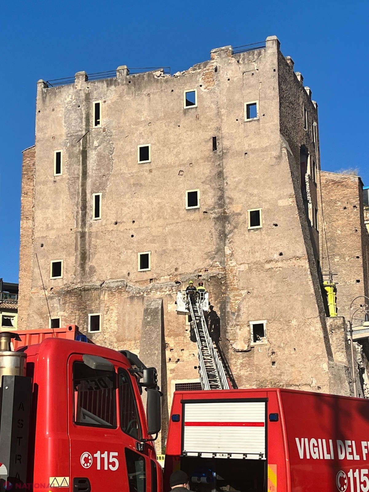 Muncitor român prins sub ruinele Torre dei Conti în Roma: Două prăbușiri severe afectează turnul medieval aflat în renovare