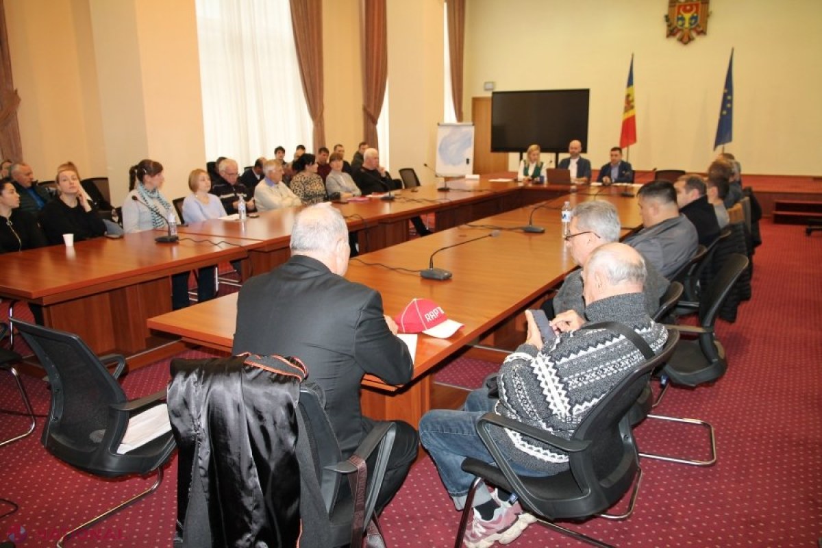 Antrenorii din școlile sportive discută egalitatea de gen și incluziunea socială în cadrul unui seminar național