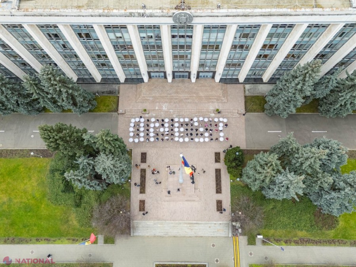 Studenții promovează integritatea academică printr-un flashmob cu ocazia Zilei Internaționale Anticorupție