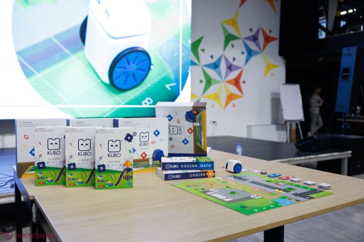 Învățători din toată țara învață să folosească roboți educaționali și realitate virtuală la clasele primare
