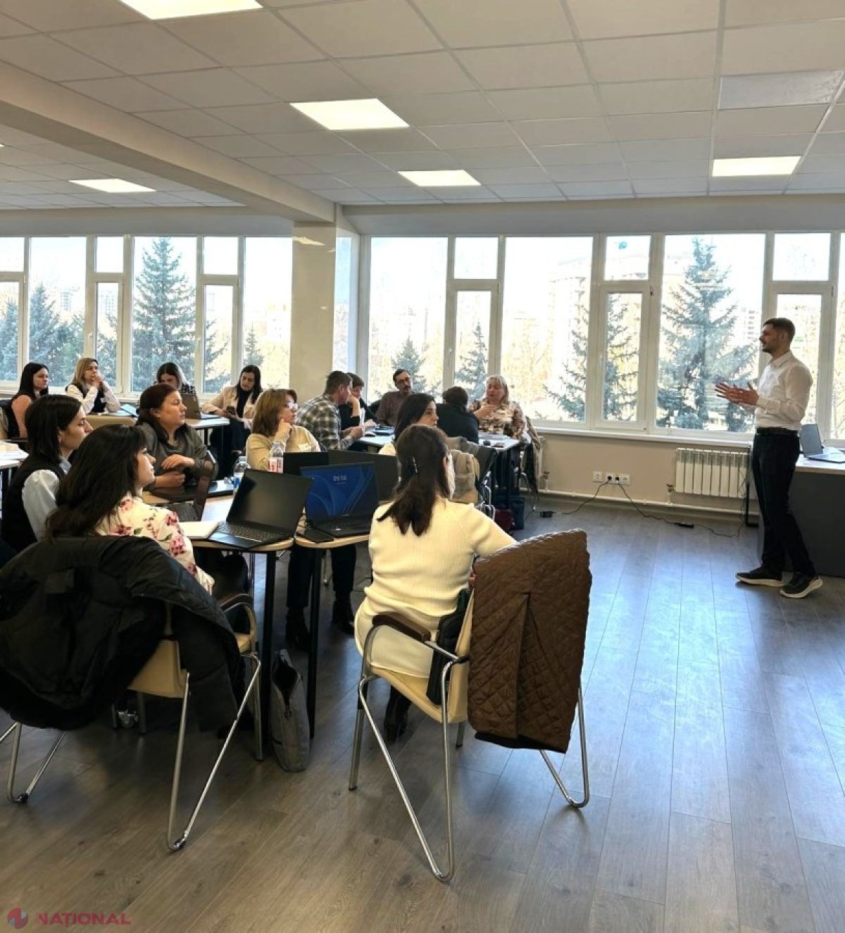 Program pilot „Digital Accelerator” lansează transformarea digitală în 12 școli din Republica Moldova