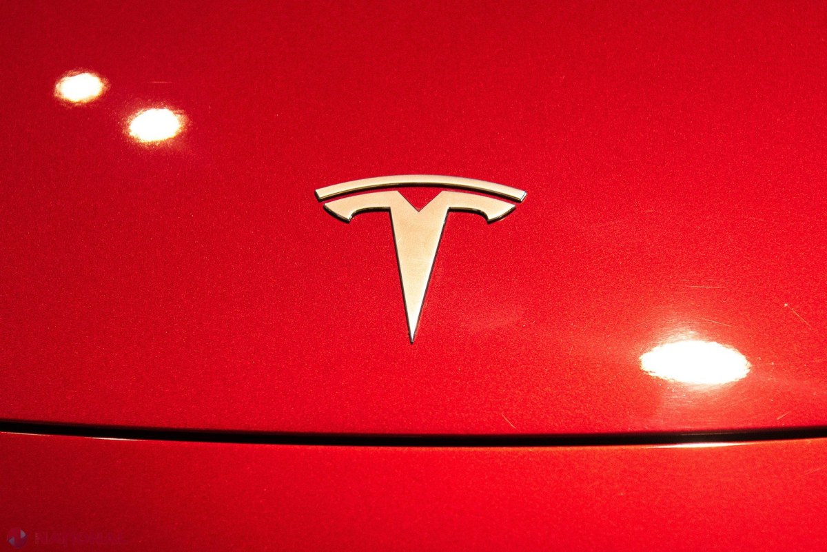 Autoritățile americane de siguranță auto extind ancheta asupra software-ului Tesla Full Self-Driving în condiții de vizibilitate redusă
