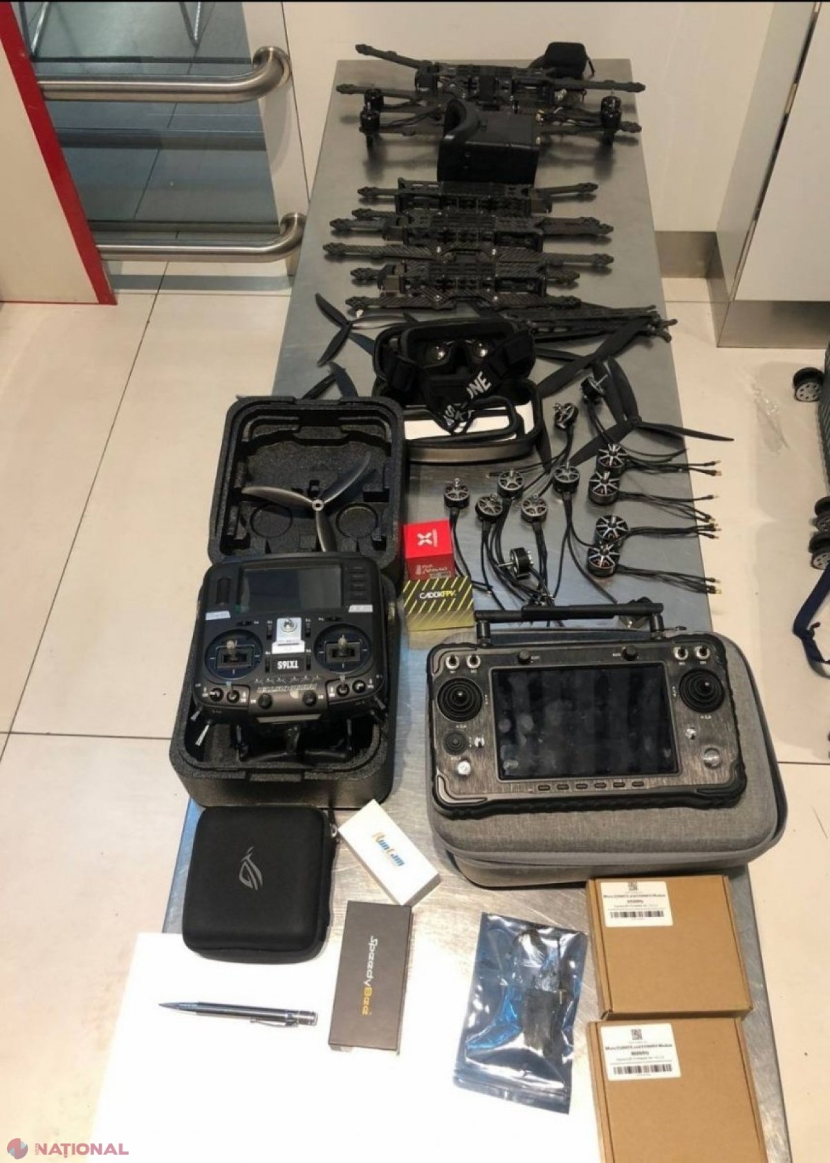 Un chinez a încercat să introducă în R. Moldova accesorii ale aparatelor de zbor fără pilot 