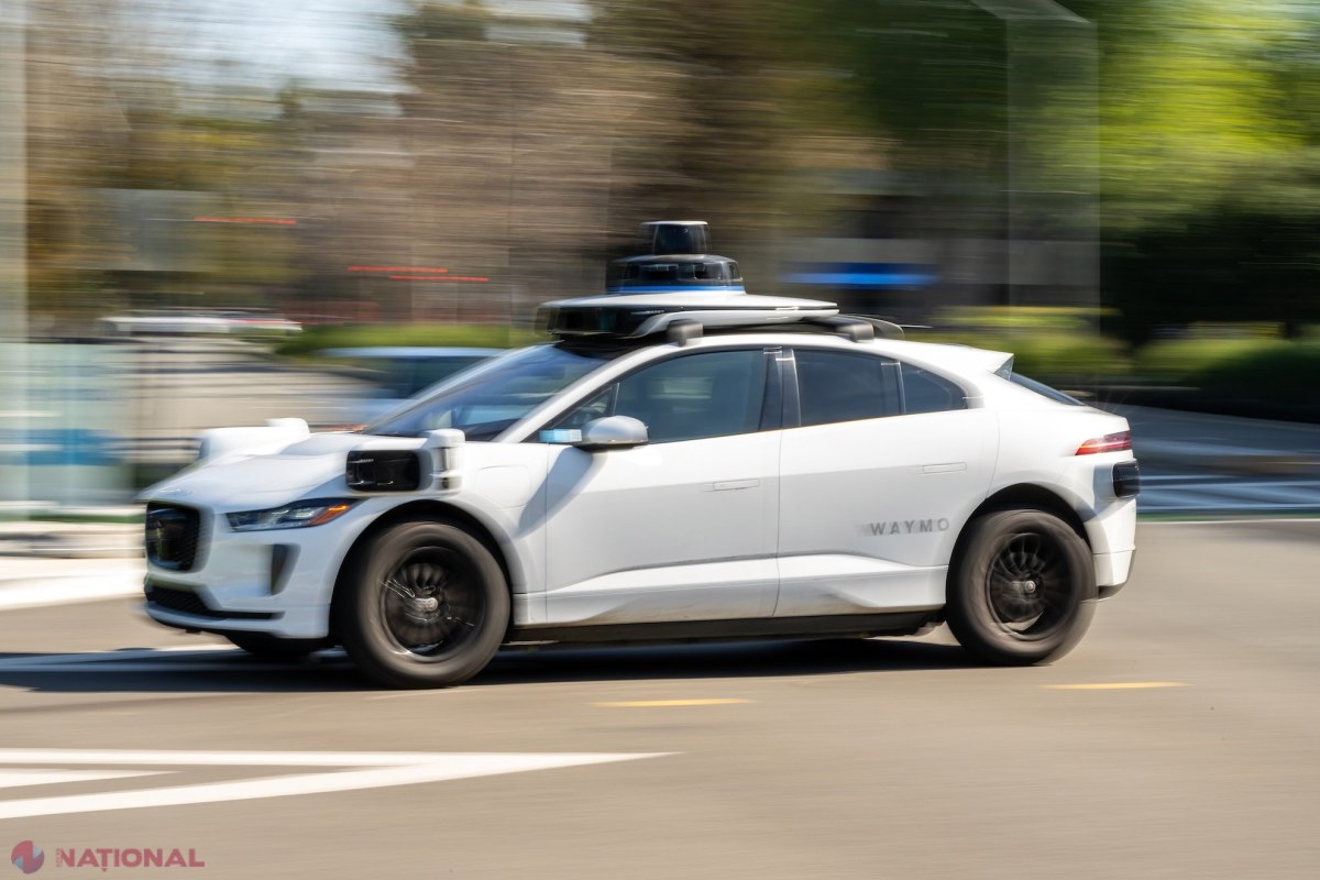Robo-taxiurile Waymo vor raporta gropile din asfalt direct în Waze pentru șoferi și autorități