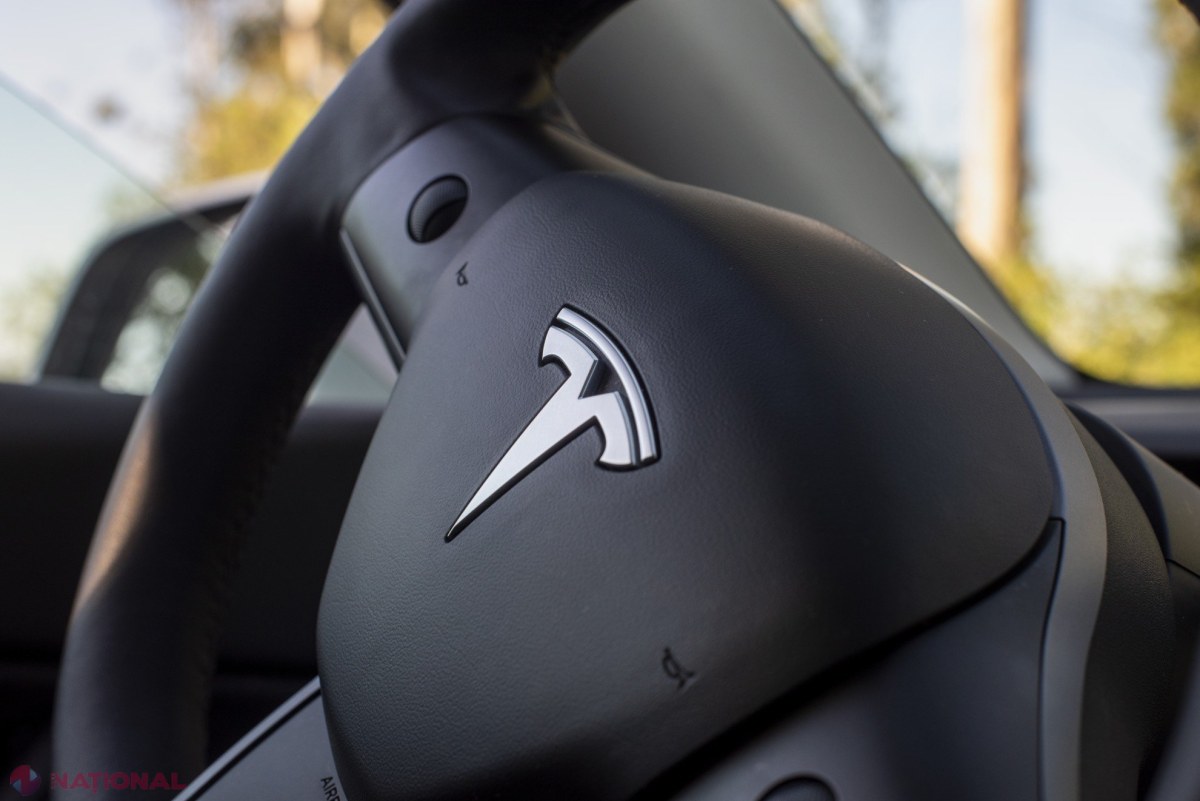 Tesla lansează o aplicație FSD reproiectată, cu abonare rapidă și statistici detaliate despre utilizarea conducerii autonome