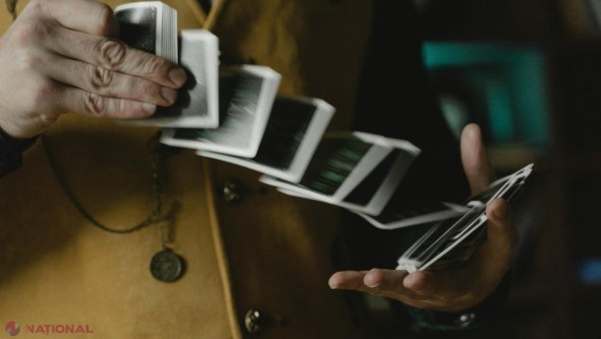 Escrocul care „făcea să dispară” bani la schimbul de bancnote, condamnat la 3 ani de închisoare și expulzat din R. Moldova
