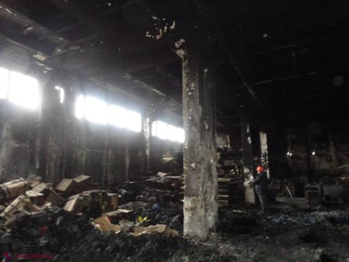 Cele două etaje ale clădirii de pe str. Uzinelor, care au fost afectate de incendiu, vor fi DEMOLATE. Există PORICOLUL ca panourile exterioare să se PRĂBUȘEASCĂ