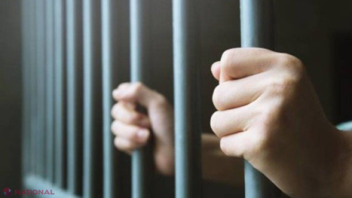 Sentință la Chișinău într-un dosar de abuz de serviciu și delapidare: 14 ani de închisoare pentru un inculpat, prescrierea pedepsei pentru altul și internare psihiatrică pentru al treilea