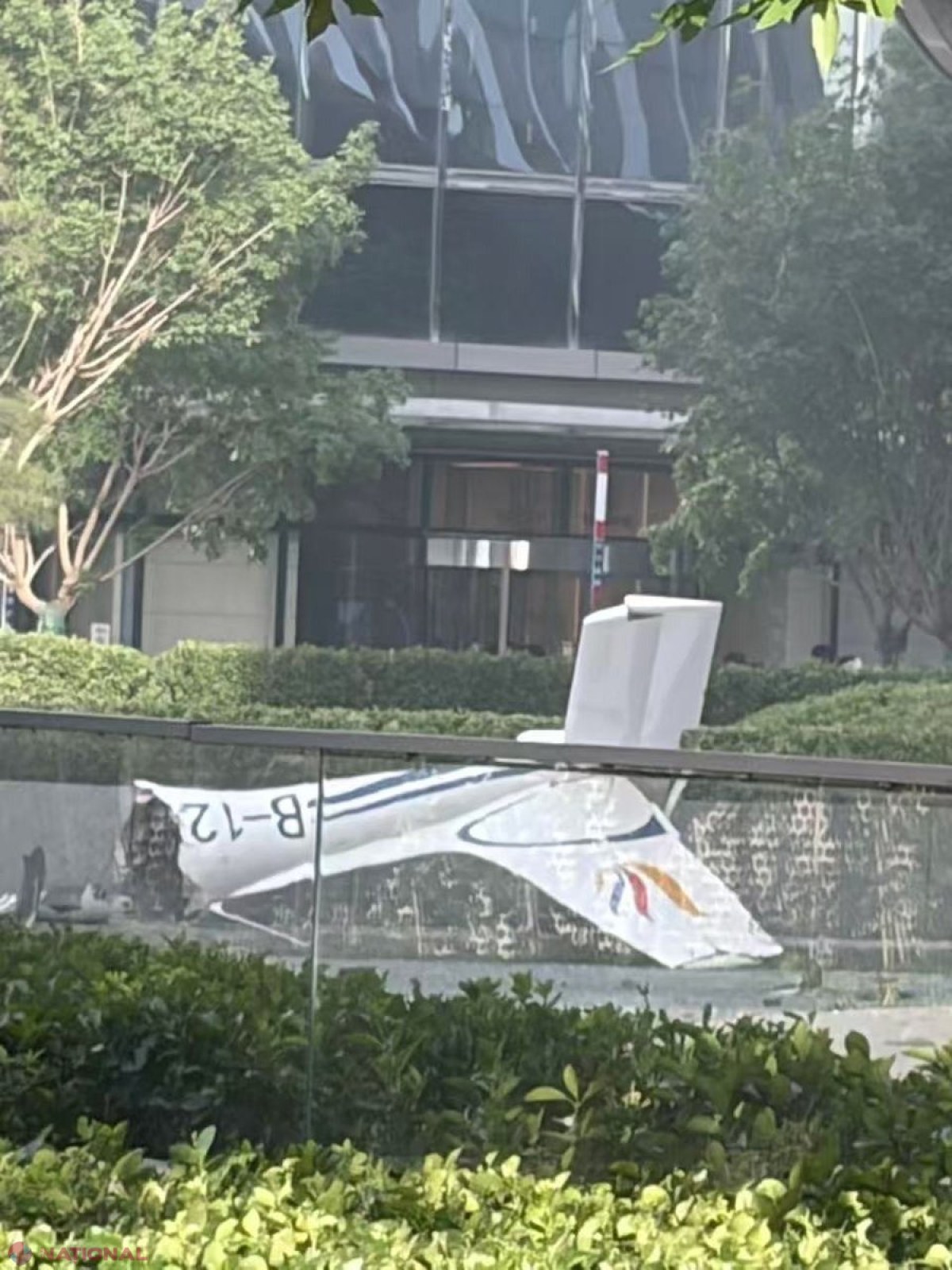 Panică în Beijing: o aeronavă cât o mașină lovește turnul CITIC, cea mai înaltă clădire din oraș