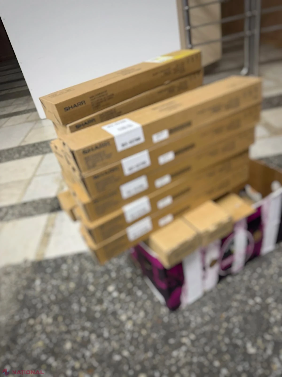 Componente IT nedeclarate de zeci de mii de lei, depistate într-un microbuz venit din Norvegia la vama Leușeni
