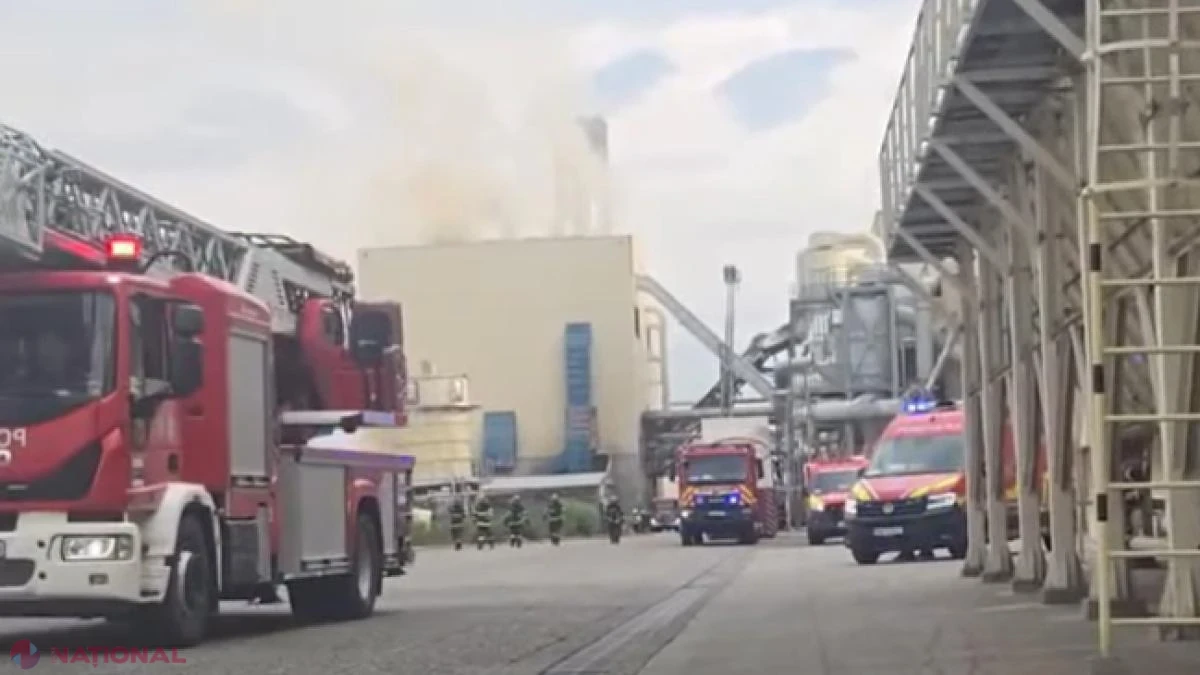 Incendiu devastator la fabrica de prelucrare a lemnului din Brașov: peste 100 de pompieri în luptă cu flăcările după două explozii și riscul unei noi deflagrații