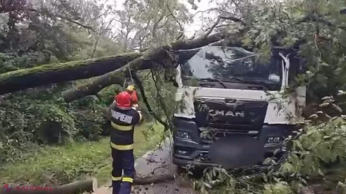 Ploile torențiale au inundat peste o sută de locuințe în șase județe și în București. Zeci de persoane evacuate și pagube în gospodării și firme