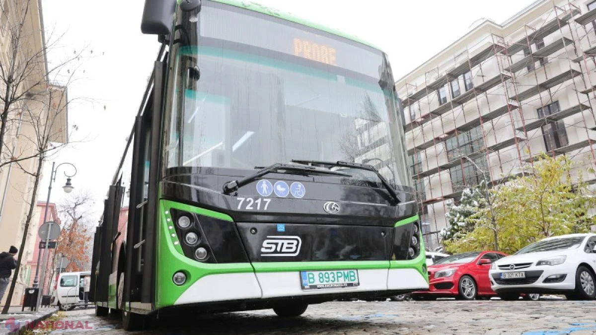 Controloare STB bătută într-un autobuz din București după ce a depistat o pasageră cu card de călătorie al unei pensionare