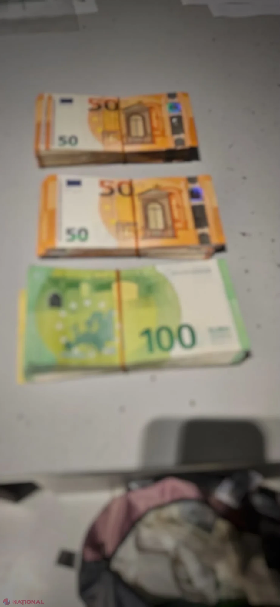 Pasageră de 59 de ani, prinsă pe aeroportul din Chișinău cu 25.650 de euro nedeclarați în bagajul de mână