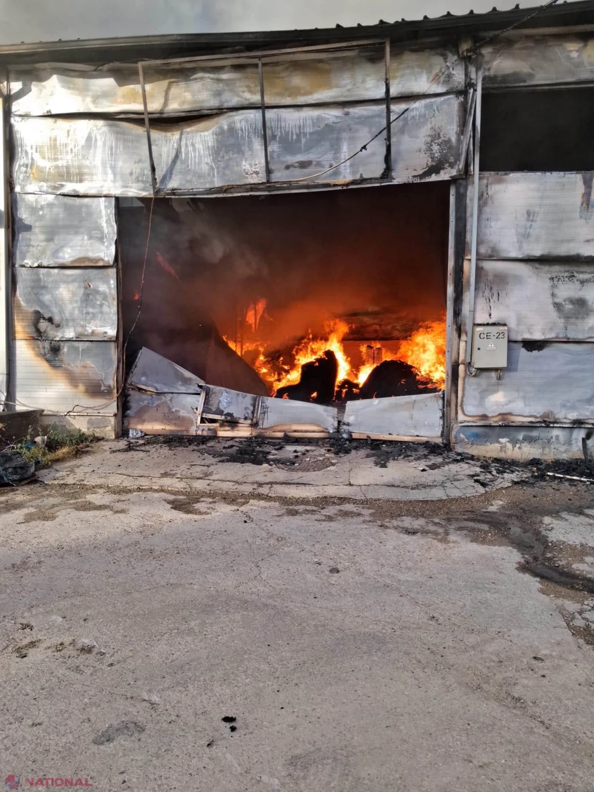 Incendiu de proporții la un depozit de materiale de construcție din Chișinău: pompierii intervin cu nivel sporit de răspuns
