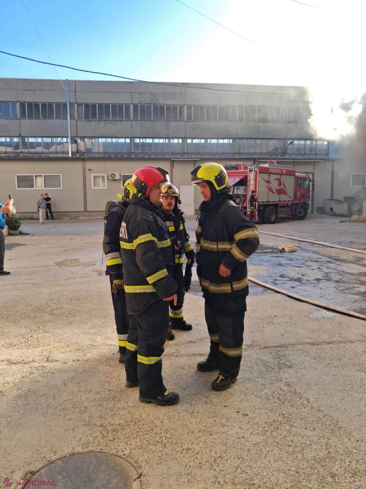 Incendiu de proporții la un depozit de materiale de construcție din Chișinău: pompierii intervin cu nivel sporit de răspuns