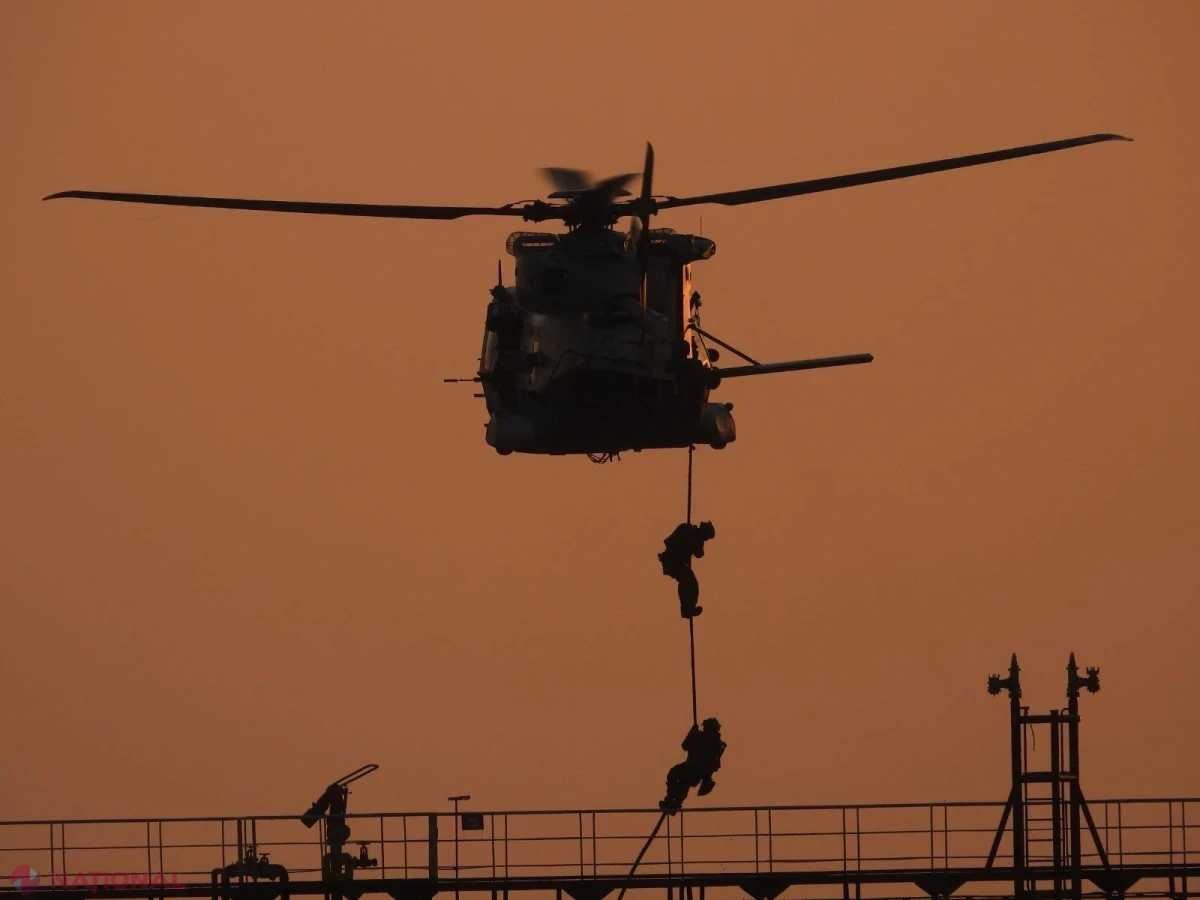 Militarii UE au urcat din elicopter pe petrolierul rusesc „Toa Payoh” din „flota fantomă”, interceptat în Marea Mediterană