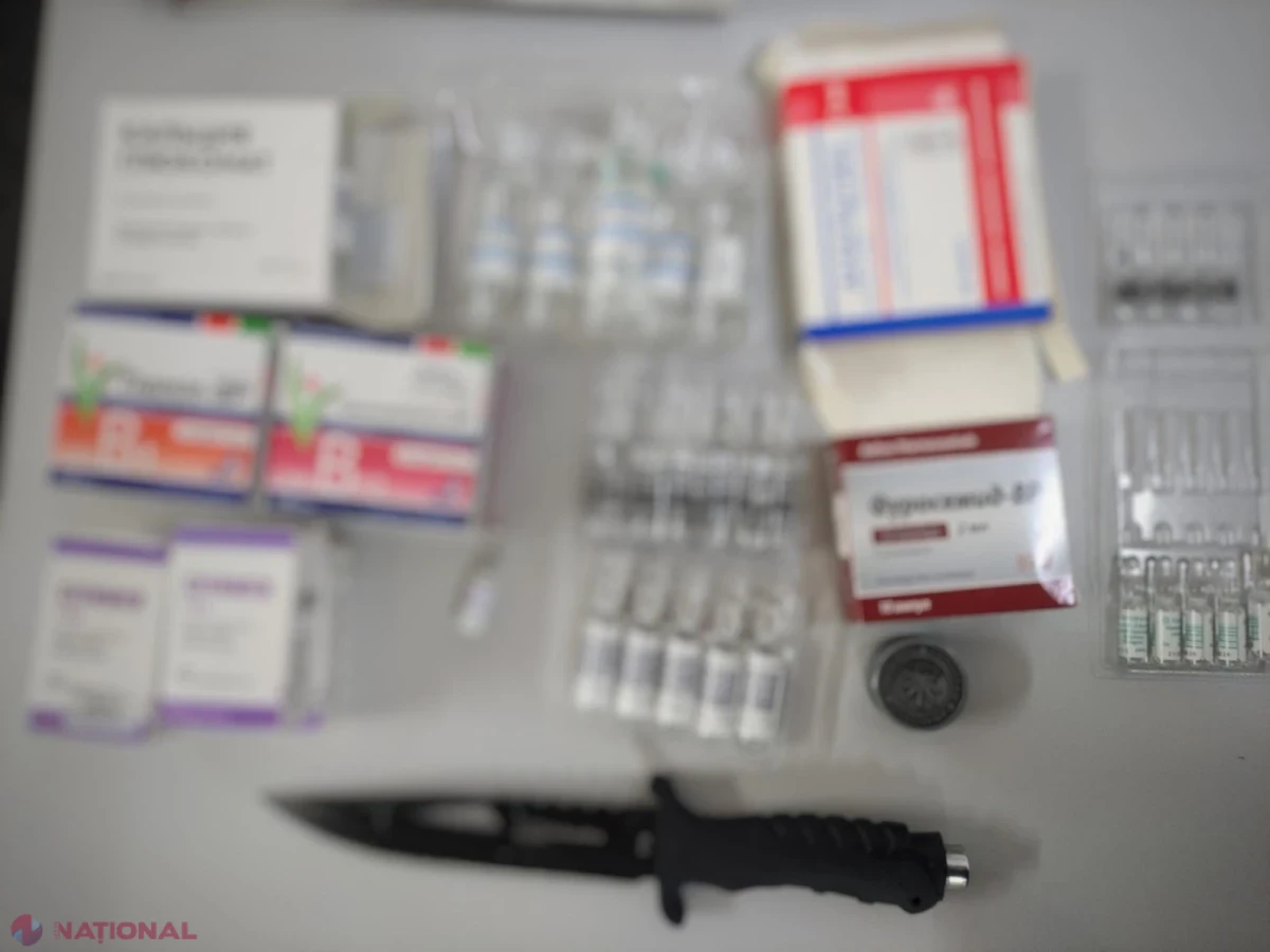 Bagaje cu fiole farmaceutice, cuțit de vânătoare și medicamente veterinare ascunse, depistate la frontiera Republicii Moldova