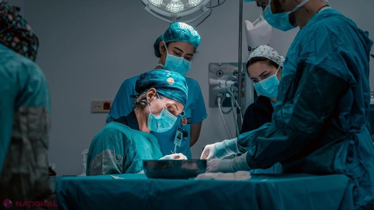 Maraton de 12 ore în sala de operație la Iași: 30 de cadre medicale au făcut posibilă salvarea a doi pacienți prin transplant renal