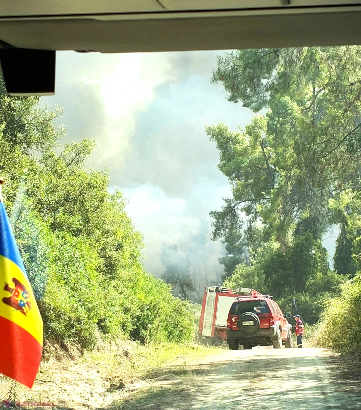 Pompierii moldoveni, în linia întâi alături de autoritățile elene la stingerea incendiului forestier din Kassandra, Grecia