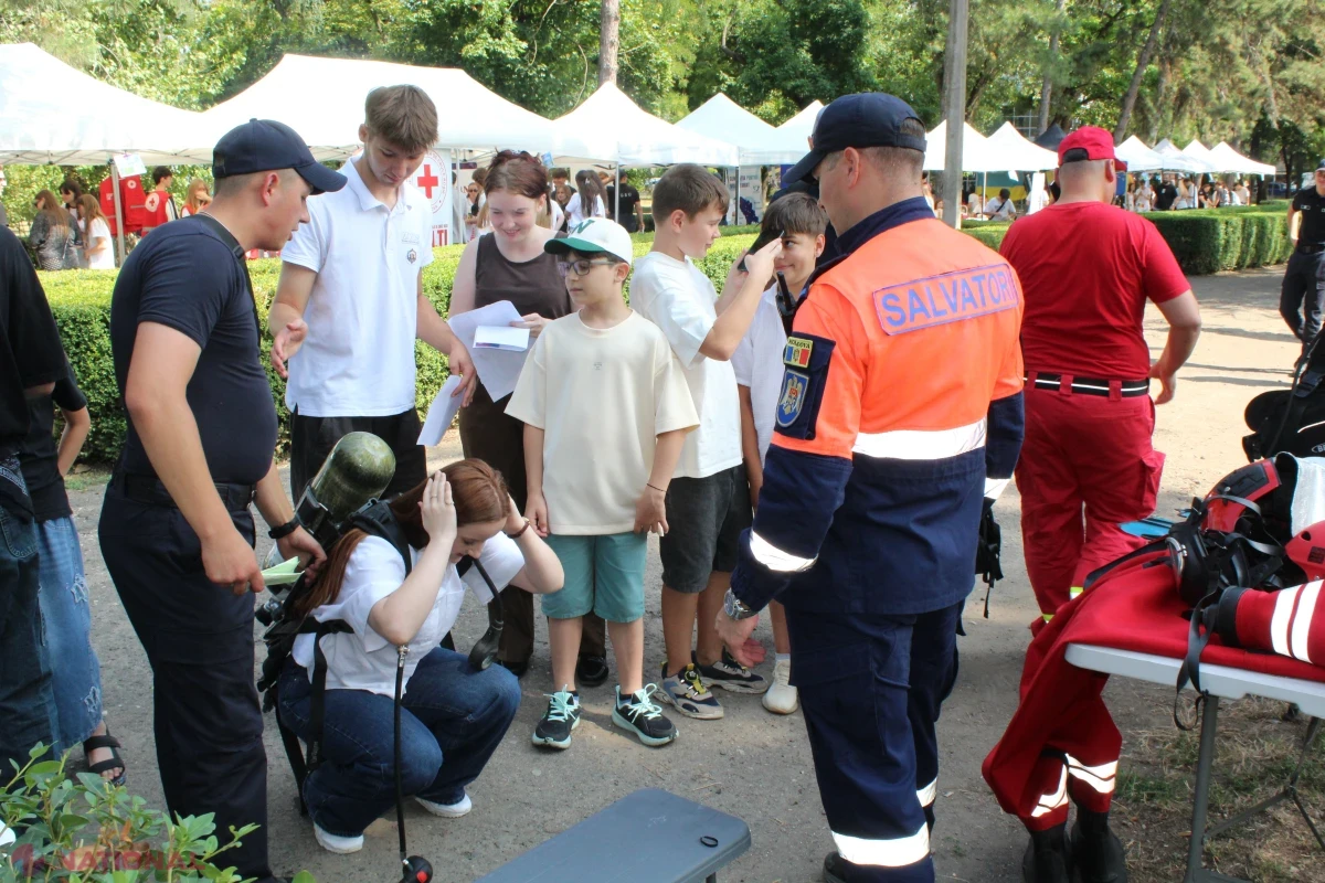 Salvatorii IGSU au învățat tinerii din Bălți cum să fie în siguranță la Festivalul Zilei Internaționale a Tineretului