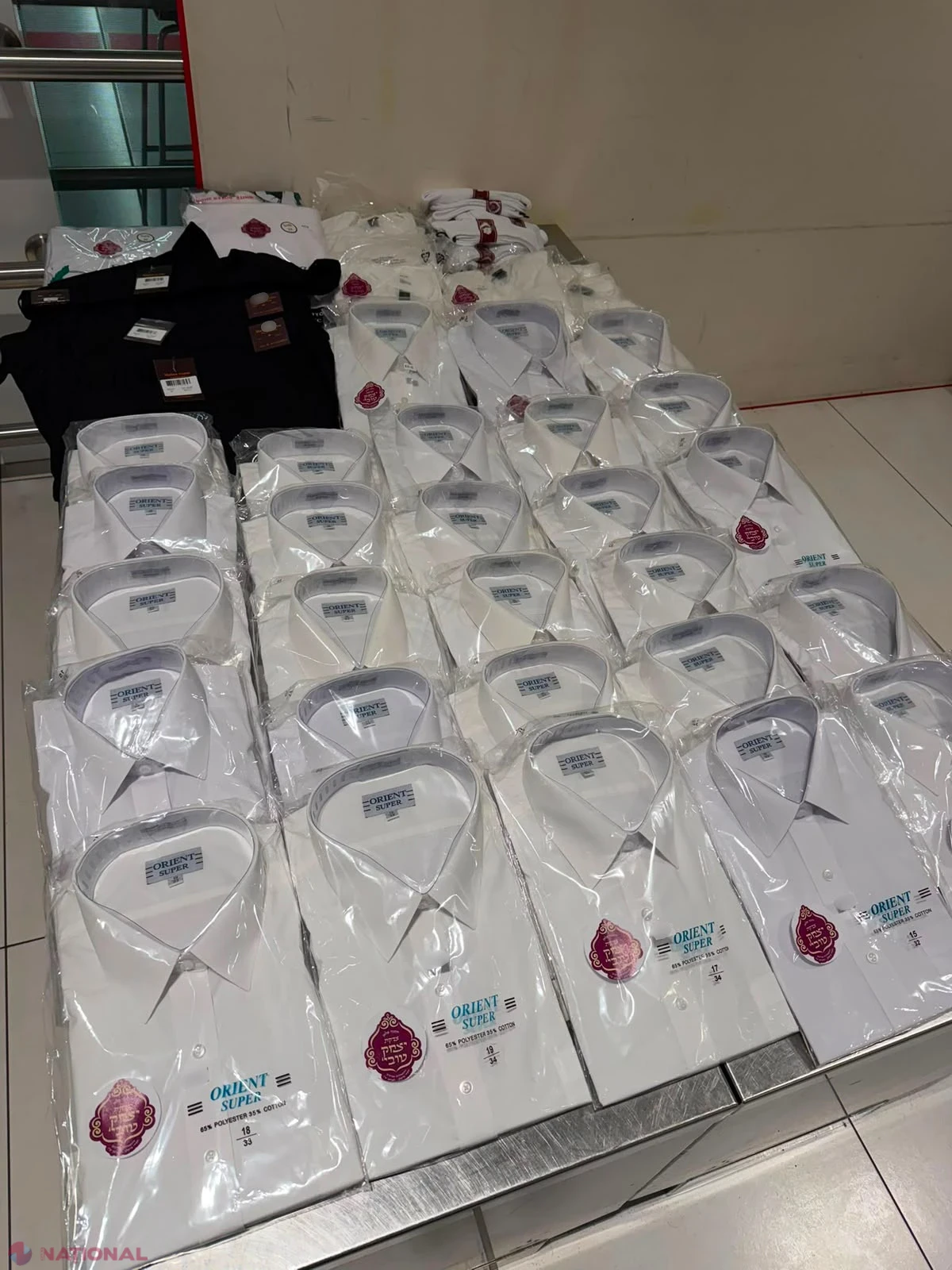 Ceas de 10 mii de dolari și sute de articole vestimentare, depistate nedeclarate în vama de la Aeroportul Chișinău