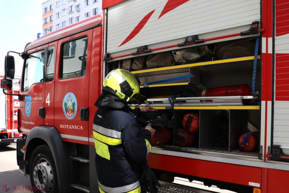 Incendiu la o clădire părăsită de pe strada Mesager din Chișinău, stins în 20 de minute de pompieri