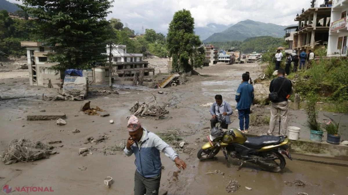 Decizia unui director de școală din Nepal, luată după o alertă pe telefon, a salvat 900 de copii din calea unei viituri