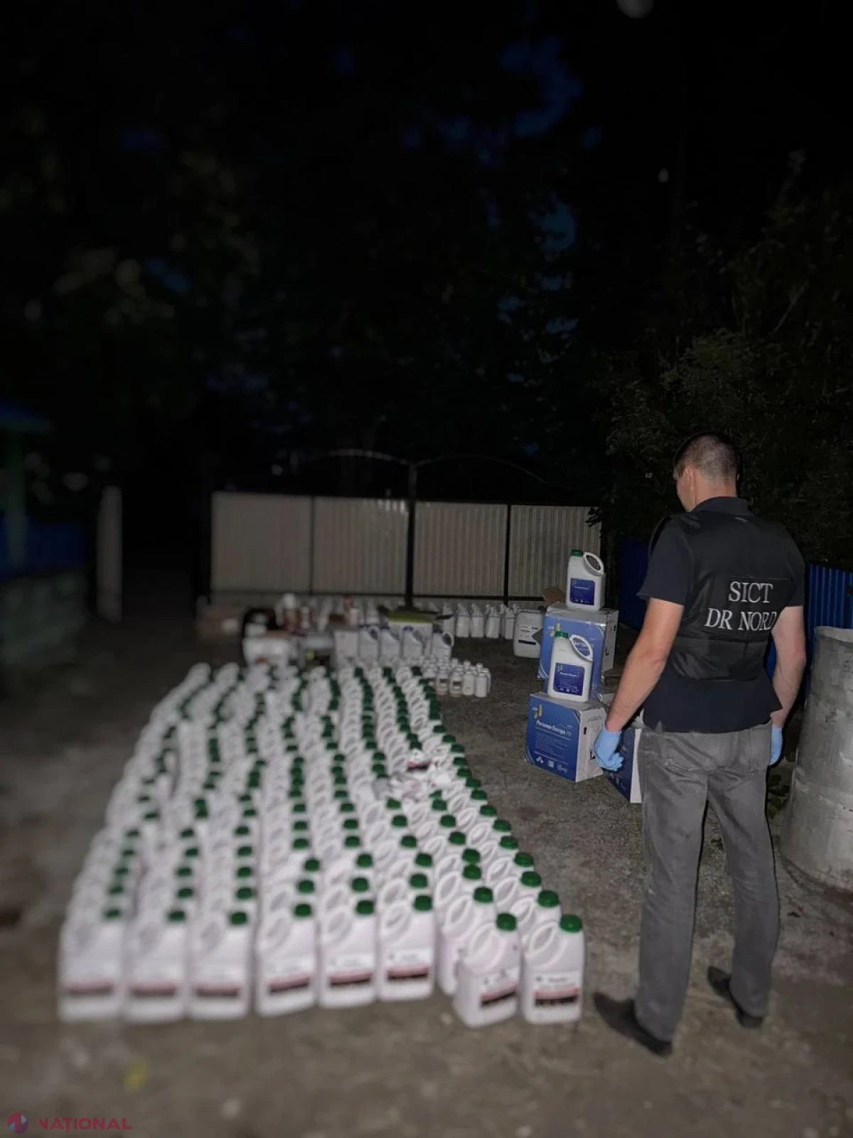Aproximativ 1 000 de litri de pesticide, ridicați de polițiștii de frontieră la Briceni