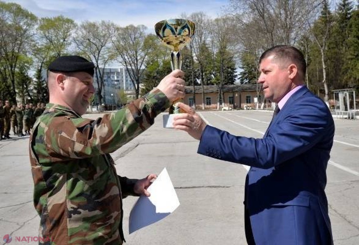 DECLARAȚIE // „La cârma Ministerului Apărării este un tip care a fost cândva militar și avea ocupația să-i cumpere PLĂCINTE lui Mihai Ghimpu”