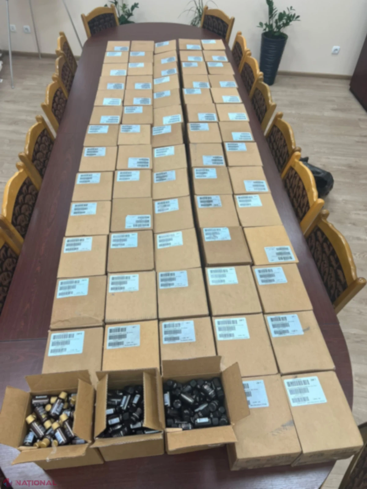 Lot de 7000 de produse pentru îngrijirea părului, ascuns într-un autocar pe ruta Kiev–Chișinău, depistat de vameși