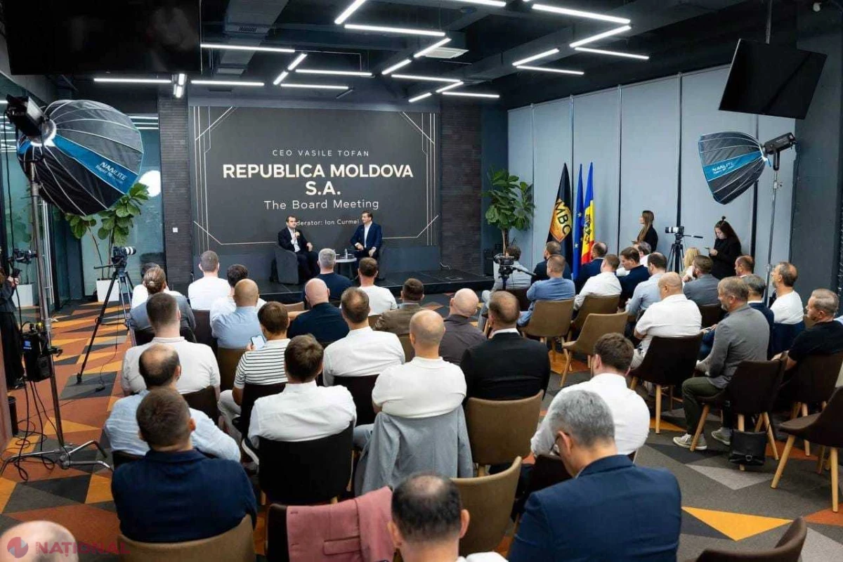 „Republica Moldova S.A.”: Panoul cu mesajul „CEO Vasile Tofan” de la un eveniment de afaceri stârnește critici. Reacția Guvernului
