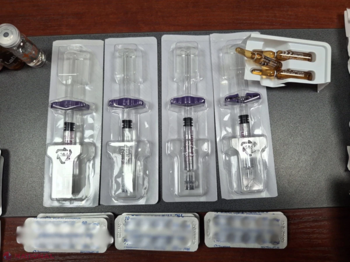 Comprimate, preparate injectabile și instrumente stomatologice nedeclarate, depistate în bagajele pasagerilor