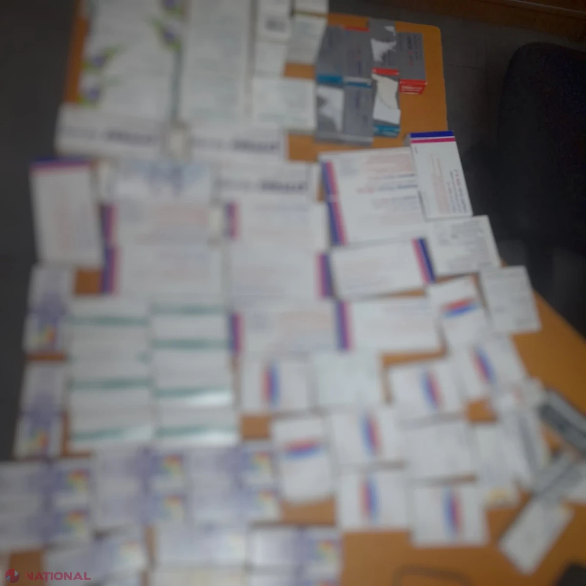 Medicamente cu posibil efect psihotrop și 1 600 de țigarete nedeclarate, depistate la posturile vamale Otaci și Unguri