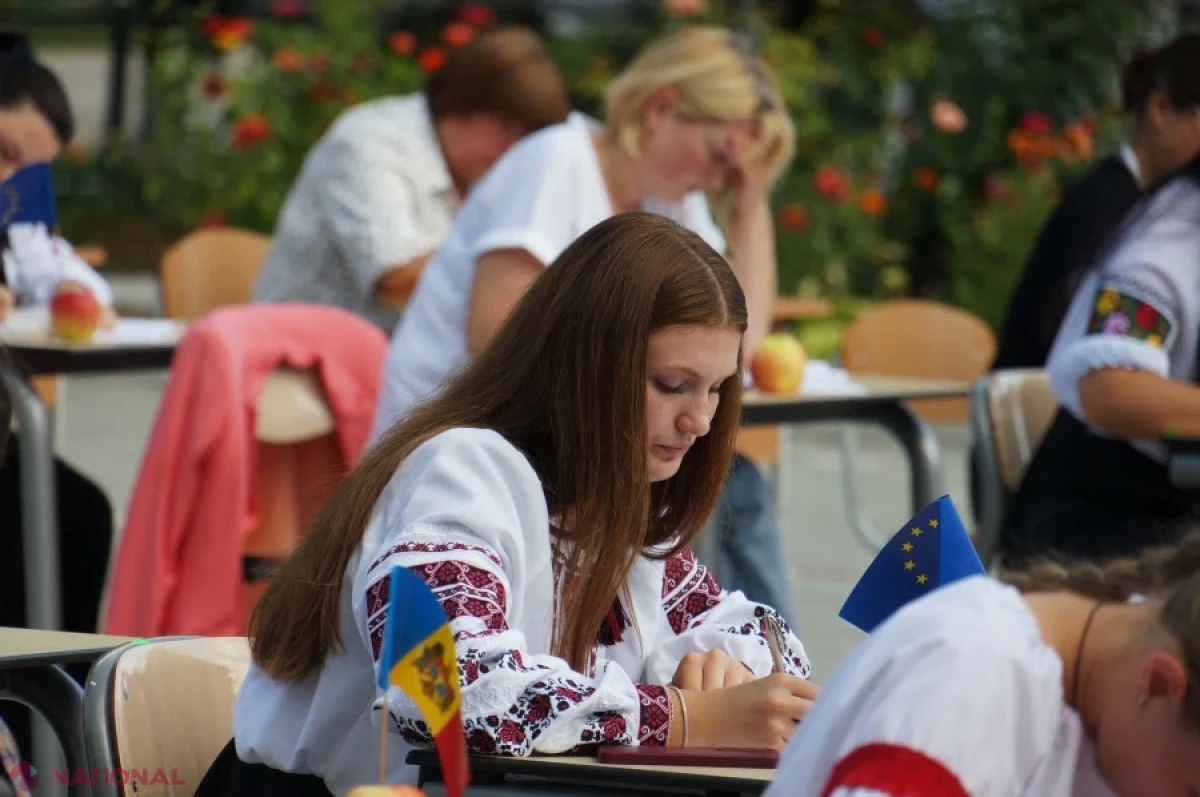 Larga, Briceni: Peste 80 de elevi, profesori și localnici s-au reunit la „Marea Dictare Comunitară”