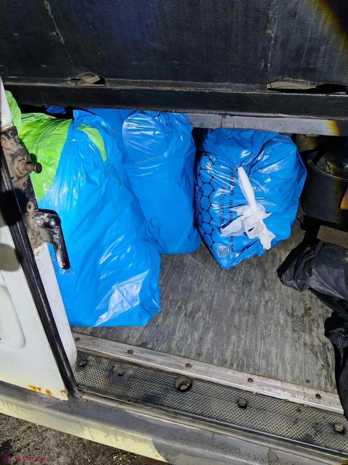 Imprimante 3D, piese auto și haine de peste 300 de mii de lei, transportate fără acte, ridicate de vameși