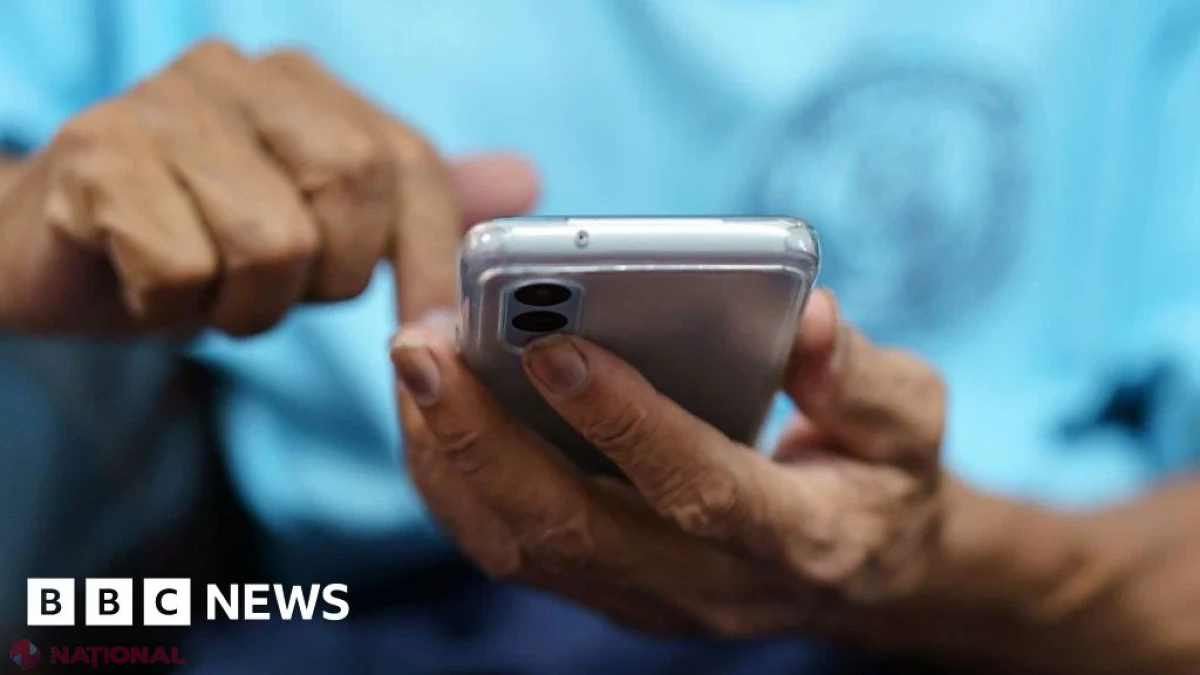„Îmi este greu să las telefonul din mână”: rețelele sociale îi afectează și pe cei trecuți de 60 de ani