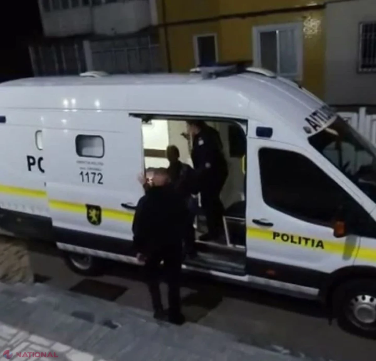 Grup criminal suspectat de proxenetism, documentat de polițiști: două persoane reținute la Aeroportul Chișinău